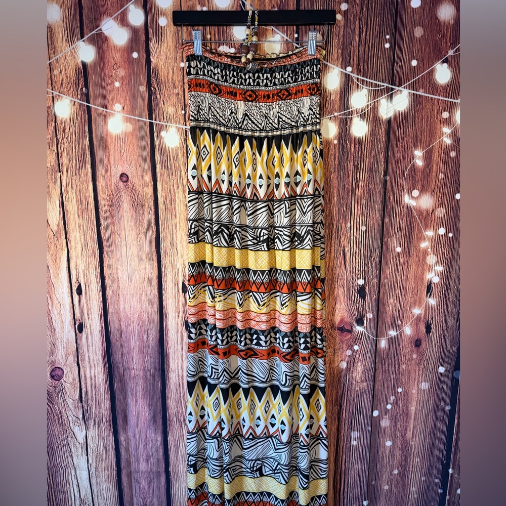imPRESS Vibrant Patterned Fabric With wooden Bead Detail at Neck tie